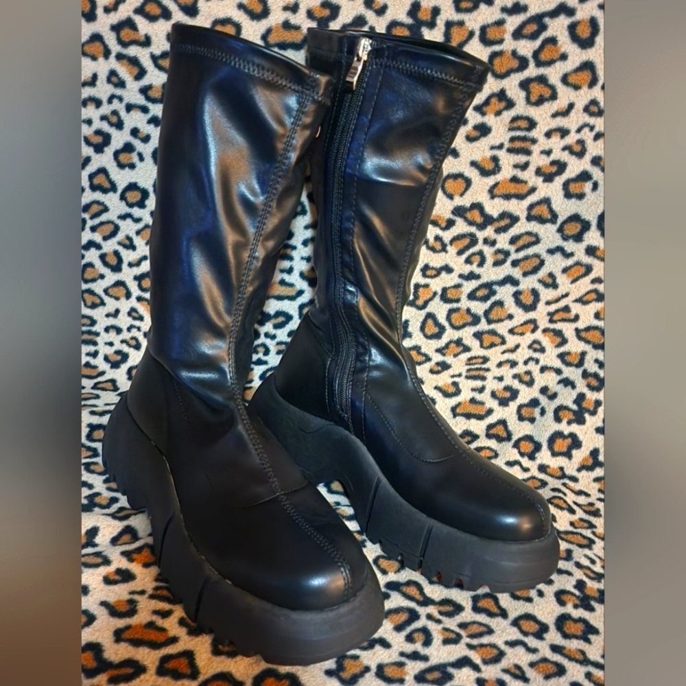 Azalea Wang Sweetbay Black Futuristic Boot